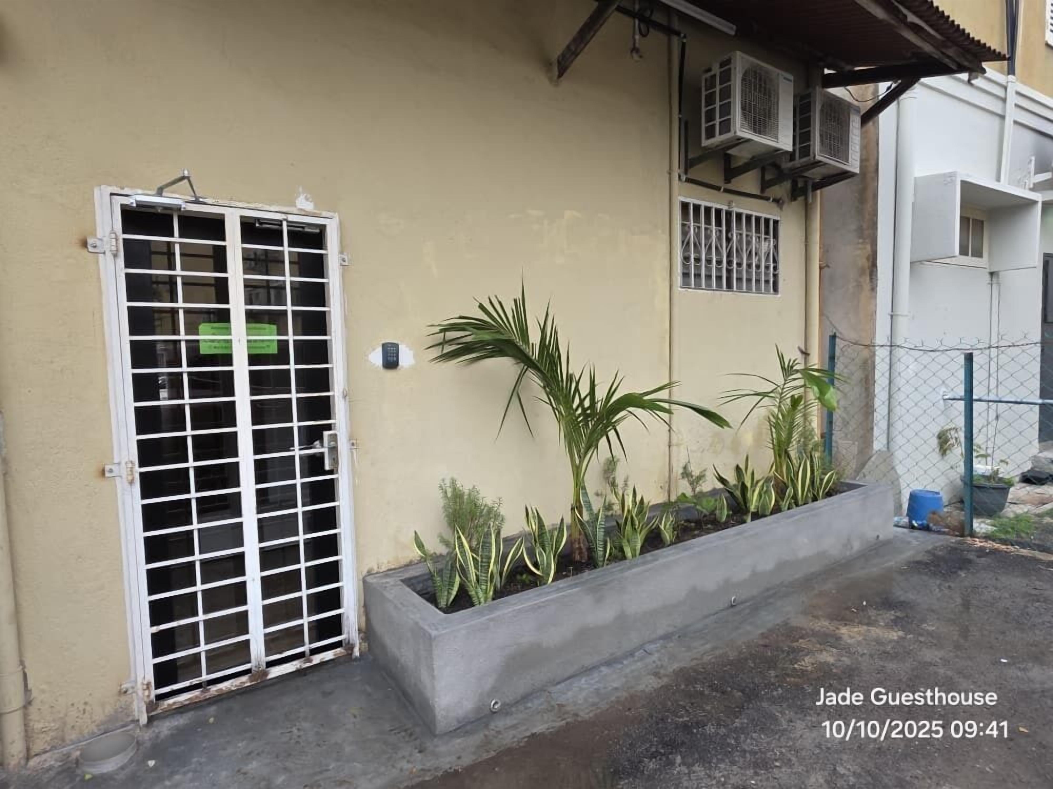 Parkering i nærheten (må reserveres), begrenset parkering