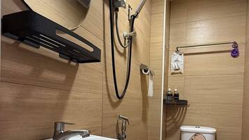 Deluxe Double Room, Non Smoking, No Windows | Bathroom