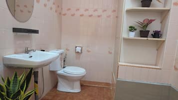 Familienzimmer, Nichtraucher, ohne Fenster | Badezimmer
