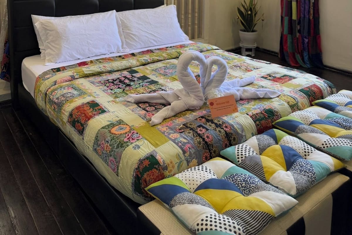 Deluxe Room | Down duvets, individually decorated, individually furnished, desk