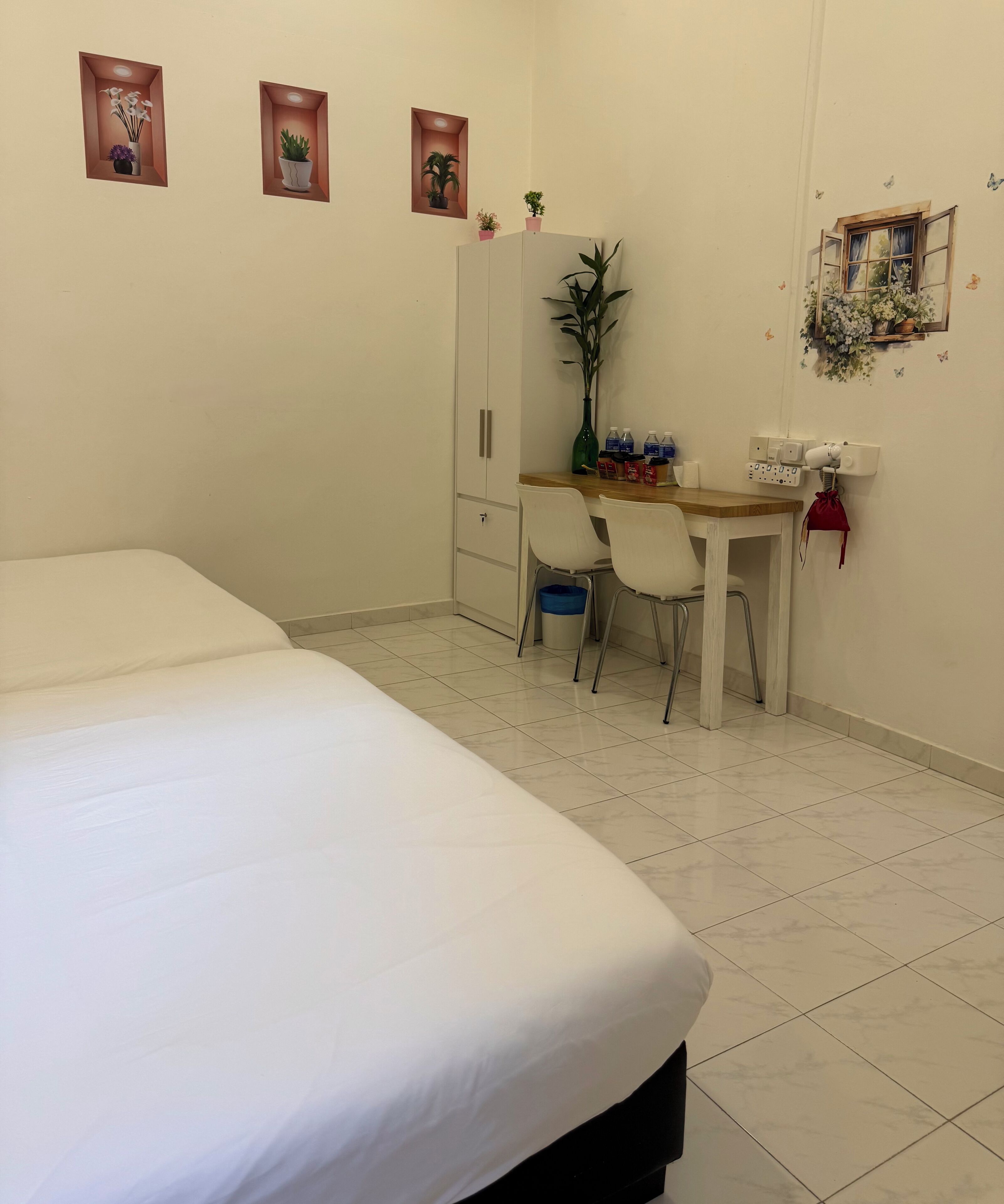 Down duvets, individually decorated, individually furnished, desk