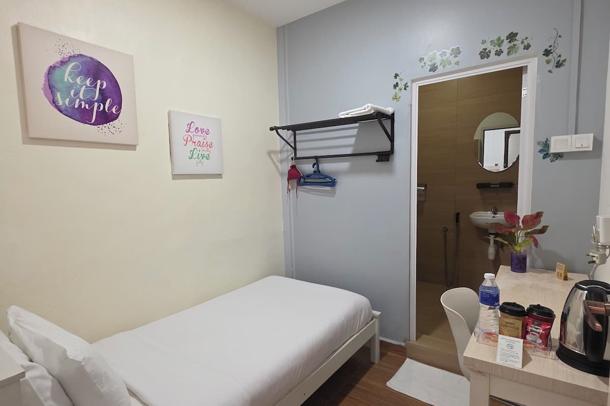 Deluxe Single Room | Down duvets, individually decorated, individually furnished, desk