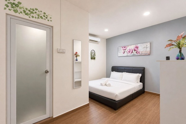 Deluxe Double Room, Ensuite | Desk, laptop workspace, iron/ironing board (on request), WiFi (free)