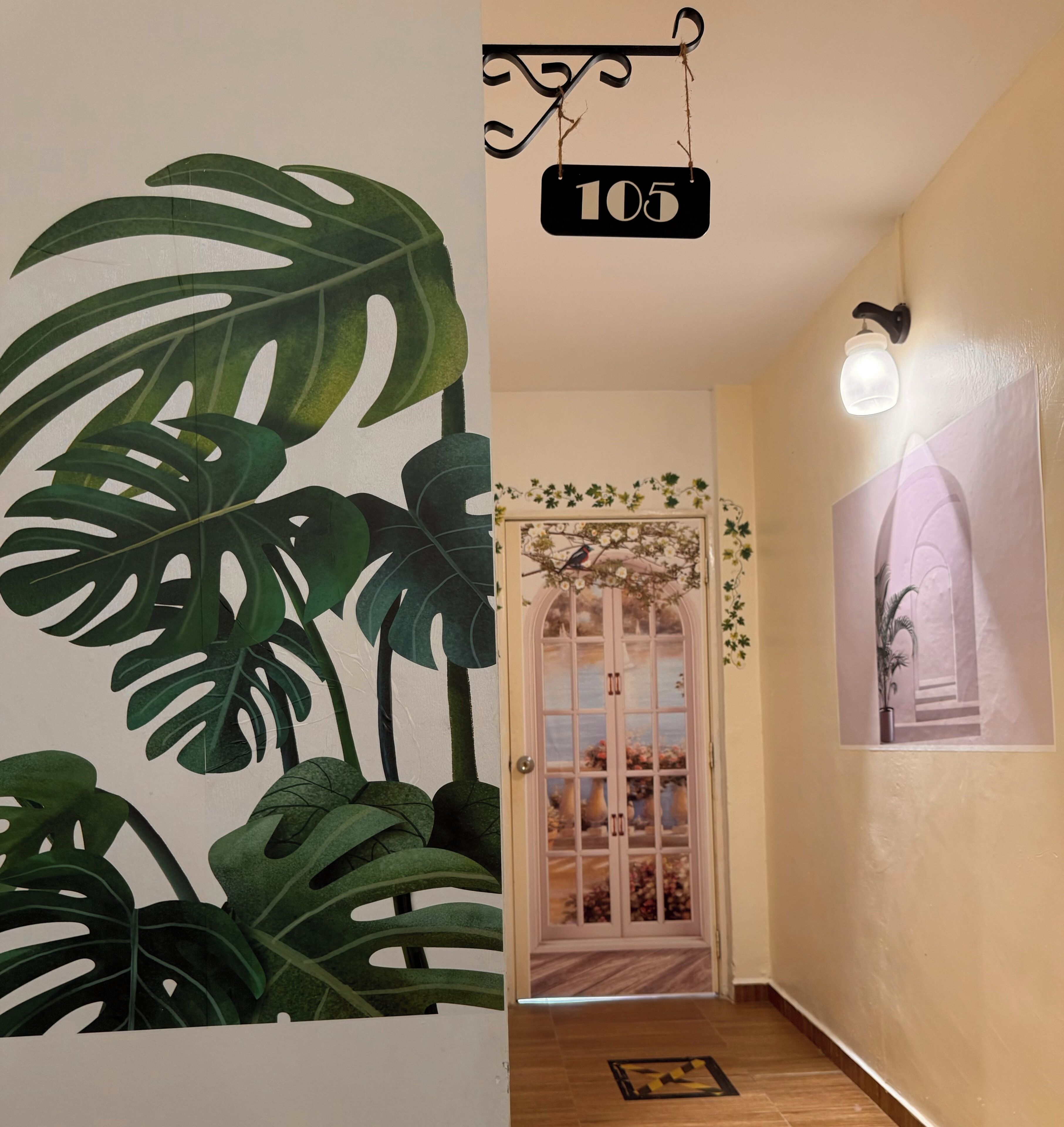 豪華三人房 | 羽絨被、獨特設計、獨特裝修、書桌