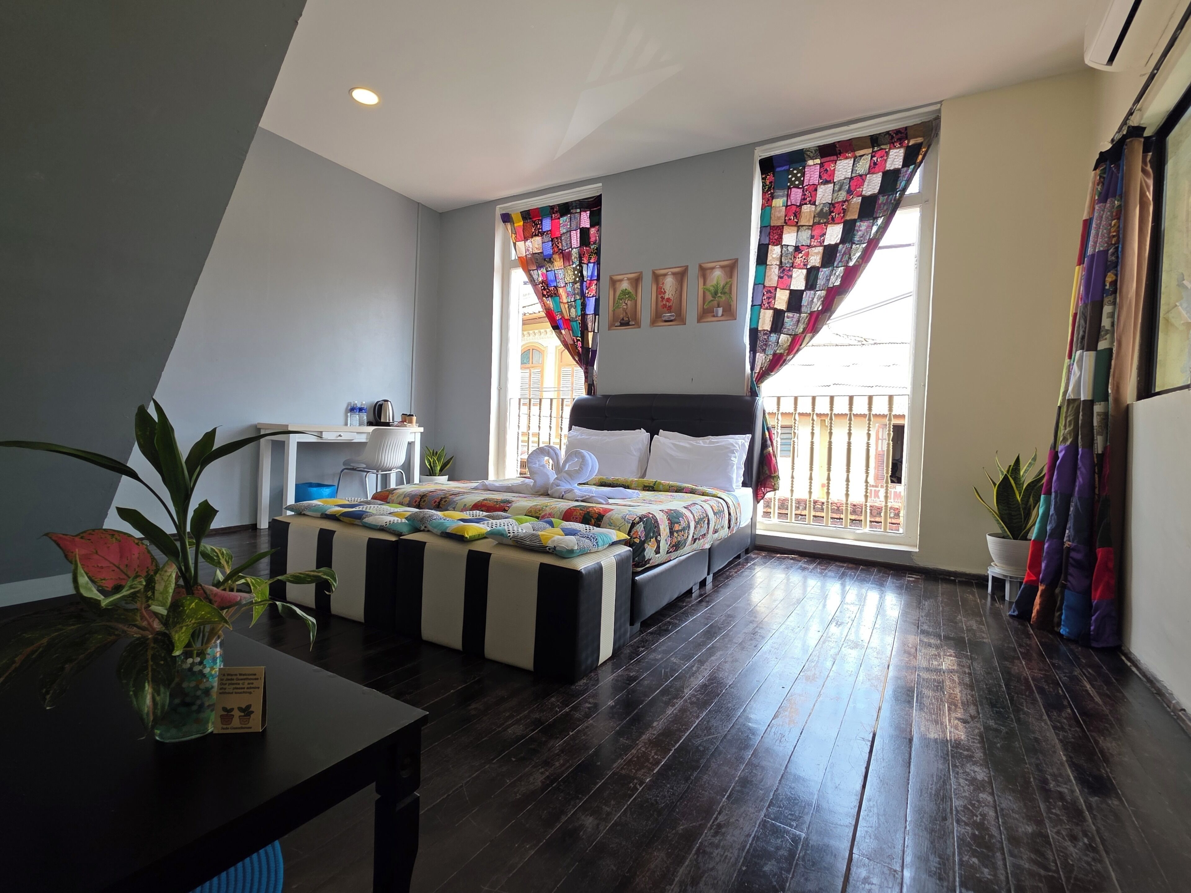 华丽客房 | 羽绒被、特色装修、特色家居、办公桌