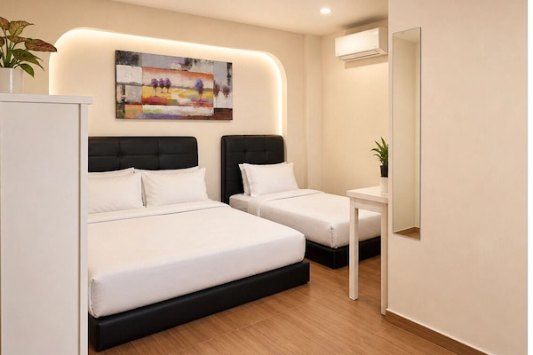 Deluxe Triple Room, Non Smoking, No Windows