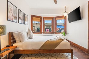 3 bedrooms, desk, free WiFi, bed sheets