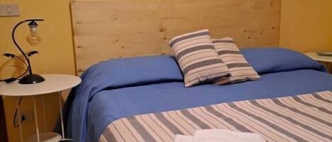 Comfort Room, 1 Double Bed, Courtyard View | Blackout drapes, soundproofing, iron/ironing board, free WiFi