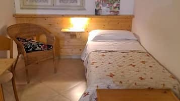 Verdunkelungsvorhänge, schallisolierte Zimmer, Bügeleisen/Bügelbrett