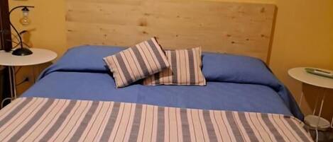 VerdunkelungsvorhĂ€nge, schallisolierte Zimmer, BĂŒgeleisen/BĂŒgelbrett