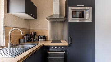 Kühlschrank, Mikrowelle, Ofen, Herdplatte