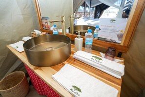 Chambre Simple Standard, balcon, vue jardin | Salle de bain