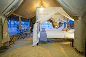 Yhden hengen standard-huone, parveke, näköala puutarhaan | Tallelokero huoneessa, työpöytä