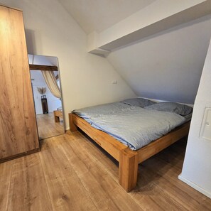 1 غرفة نوم ومكتب وواي فاي مجانًا وملاءات أسرّة