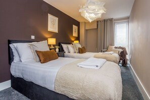 2 chambres, fer et planche à repasser, Wi-Fi, draps fournis