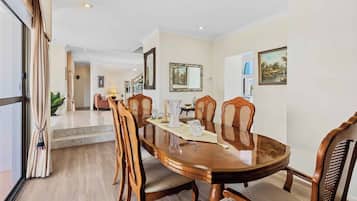 Casa, vista al lago | Comedor