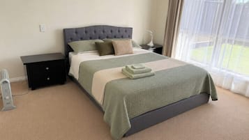 4 bedrooms, WiFi, bed sheets