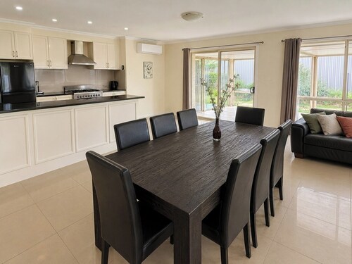 Relaxed Mount Gambier home with backyard