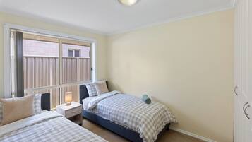 4 bedrooms, WiFi, bed sheets