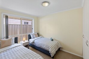 4 bedrooms, WiFi, bed sheets