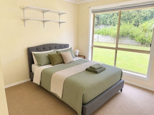 Relaxed Mount Gambier home with backyard