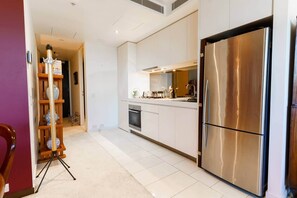 Refrigerador, horno, parrilla de estufa y lavavajillas 