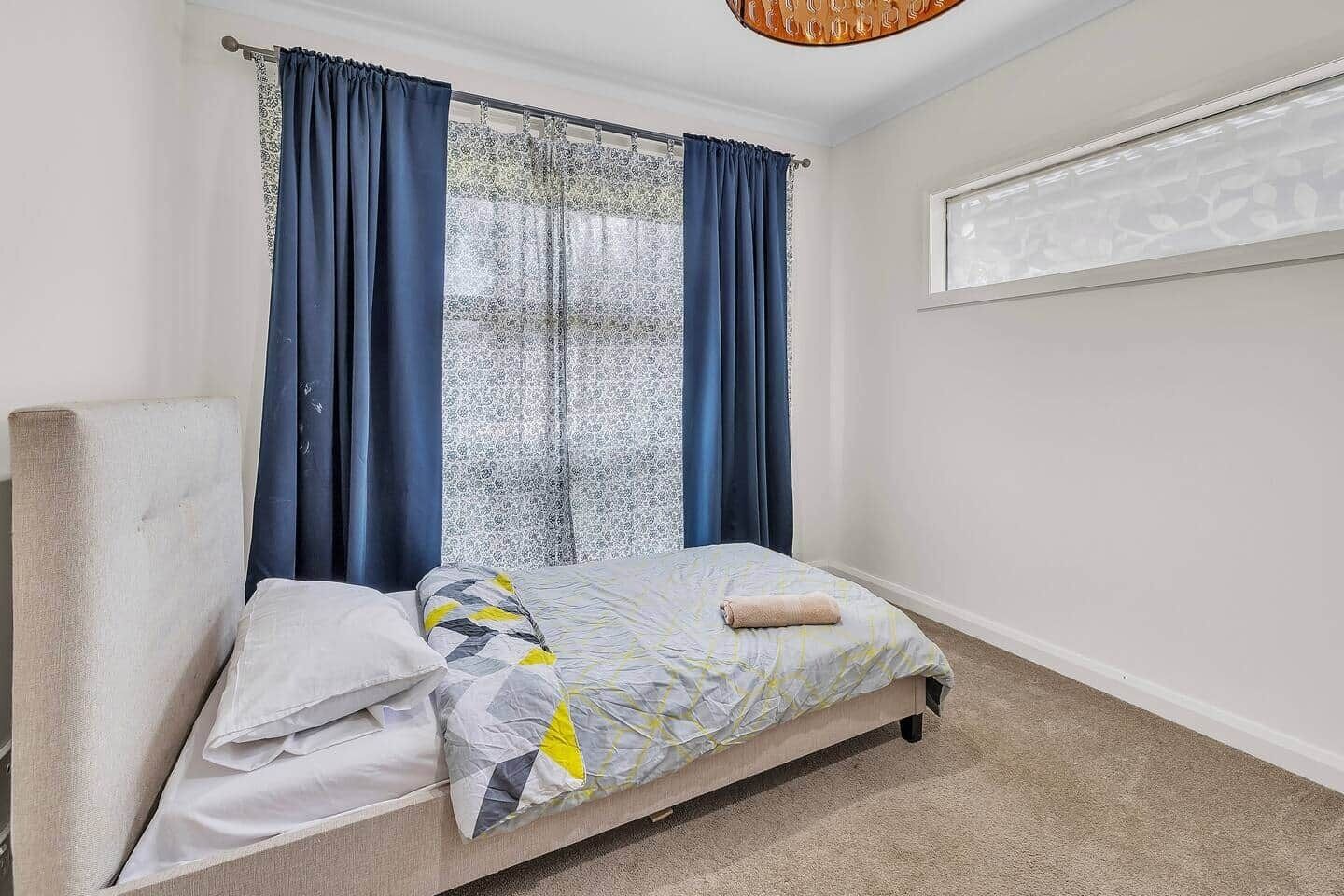 4 عدّة غرف نوم وواي فاي وملاءات أسرّة