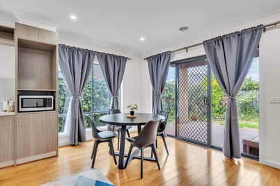 Cozy Retreat in the Heart of Craigieburn