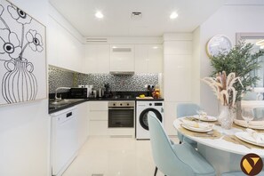 Coffee/tea maker, fridge, microwave, oven