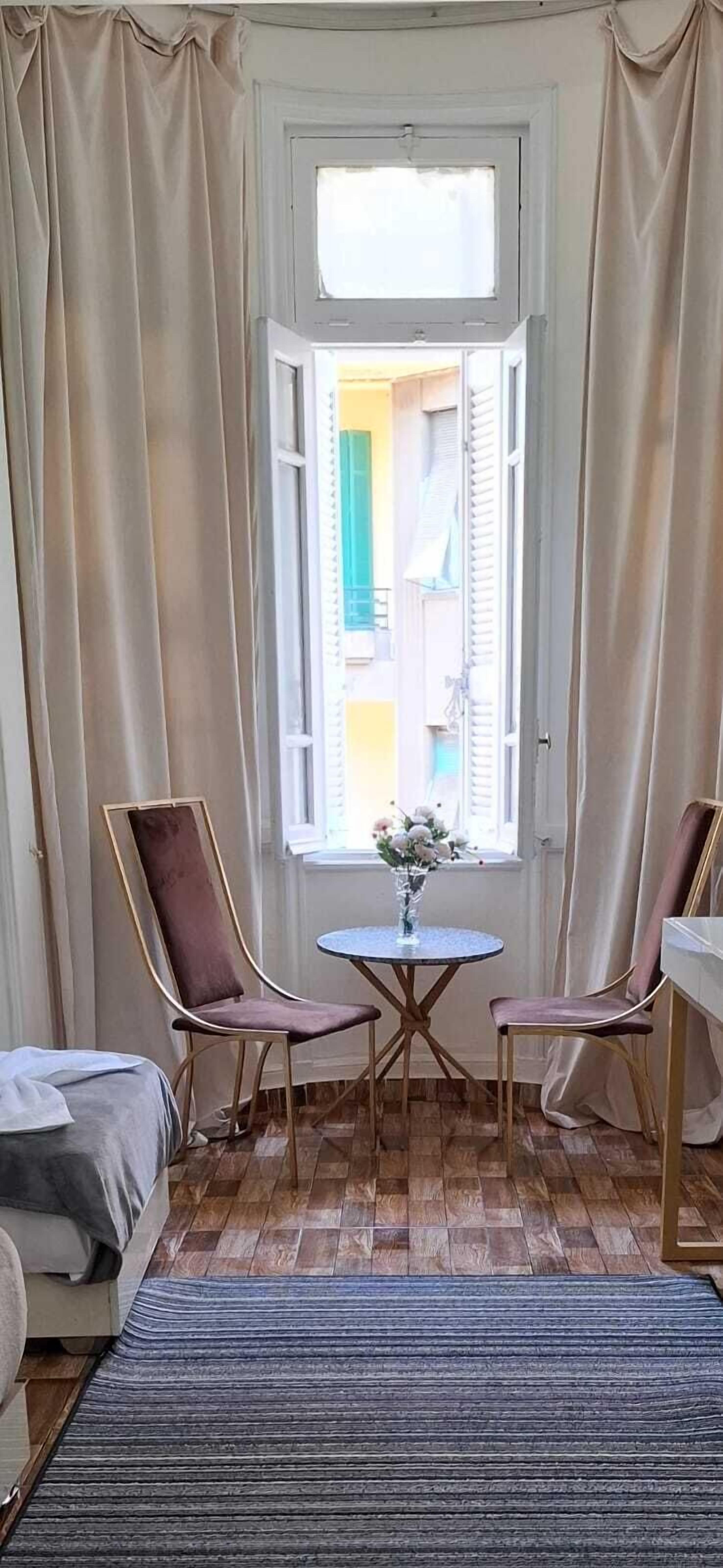 客房内保险箱、遮光窗帘、熨斗/熨板、免费 WiFi