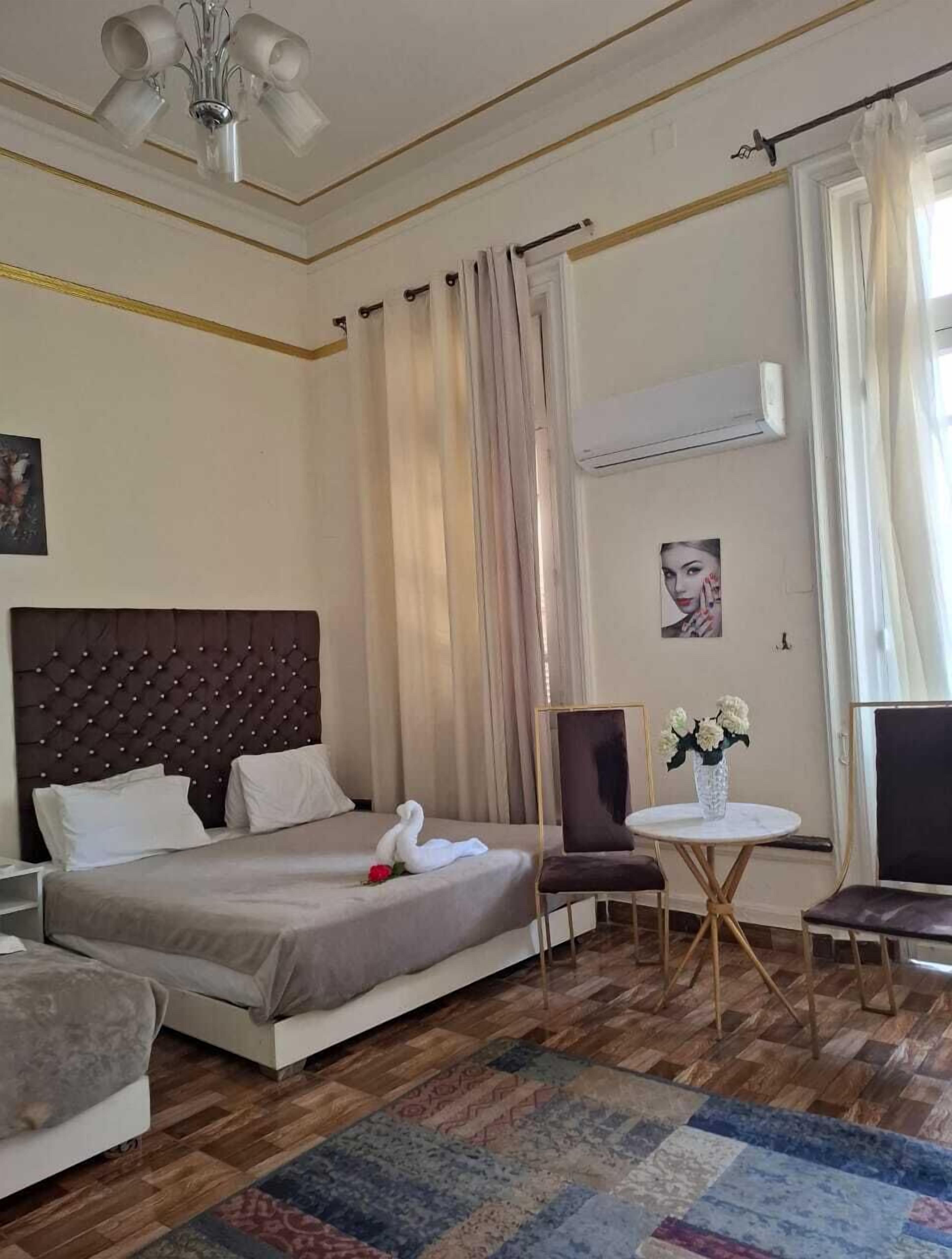 客房内保险箱、遮光窗帘、熨斗/熨板、免费 WiFi