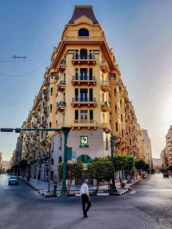 المنشأة من الخارج