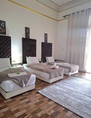 Öryggishólf í herbergi, myrkratjöld/-gardínur, straujárn/strauborð