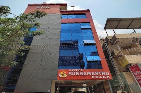 Fachada da propriedade. SRI SUBHAMASTHU GRAND