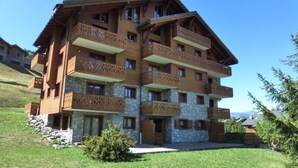 Exterior - Apartment in Les Allues Near Ski Trails (Les Allues)