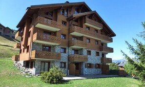 Exterior - Apartment in Les Allues Near Ski Trails (Les Allues)
