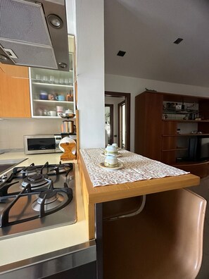 Mikrowelle, Ofen, Herdplatte, Geschirrspüler