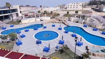 3 piscinas externas