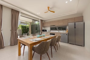 Deluxe Villa, 3 Bedrooms, Pool View, Beachside | Living area