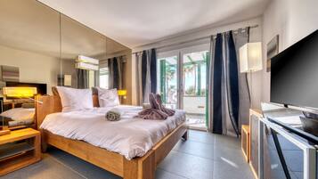 2 Schlafzimmer, Schreibtisch, Bügeleisen/Bügelbrett, Reisekinderbett