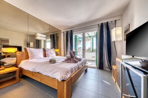 2 Schlafzimmer, Schreibtisch, Bügeleisen/Bügelbrett, Reisekinderbett