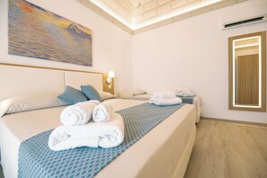 Standard Üç Kişilik Oda, Balkon | Odada kasa, güneşlik/perde, ütü/ütü masası, ücretsiz kablosuz İnternet 