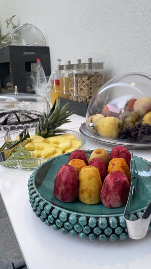 Café da manhã continental grátis todos os dias