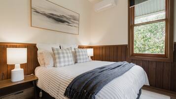 3 bedrooms, desk, iron/ironing board, travel crib