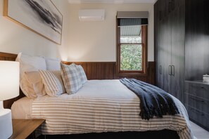 3 عدّة غرف نوم ومكتب ومكواة/لوح كي وسرير سفر