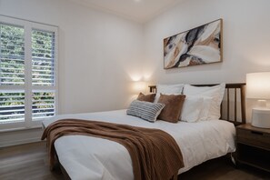 3 bedrooms, desk, iron/ironing board, travel cot