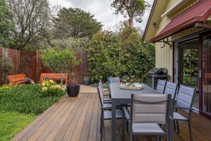 تناول الطعام بالخارج