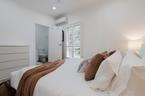 3 bedrooms, desk, iron/ironing board, travel crib