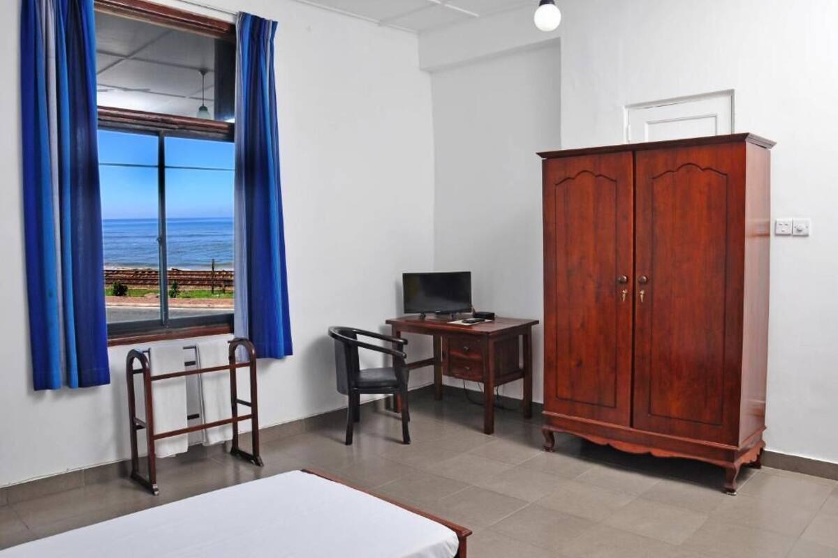 Deluxe Double or Twin Room, Sea View | Iron/ironing board, WiFi (free)