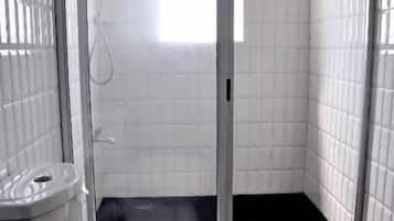 Habitación Deluxe con 1 cama matrimonial o 2 individuales, vista al mar | Baño